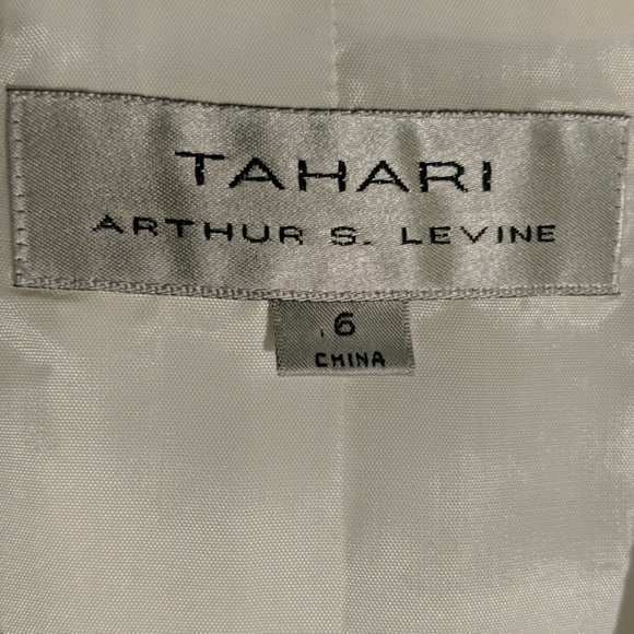 Tahari Arthur S Levine Sophisticated Suit Size 6 - Picture 8 of 8